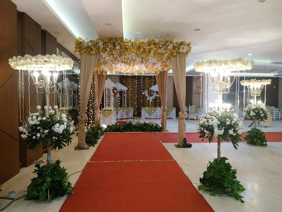 City Hotel تاسيكمالايا المظهر الخارجي الصورة