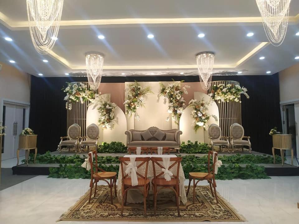 City Hotel تاسيكمالايا المظهر الخارجي الصورة