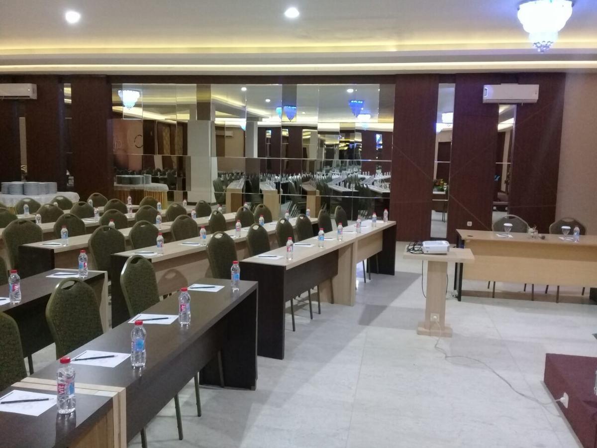 City Hotel تاسيكمالايا المظهر الخارجي الصورة