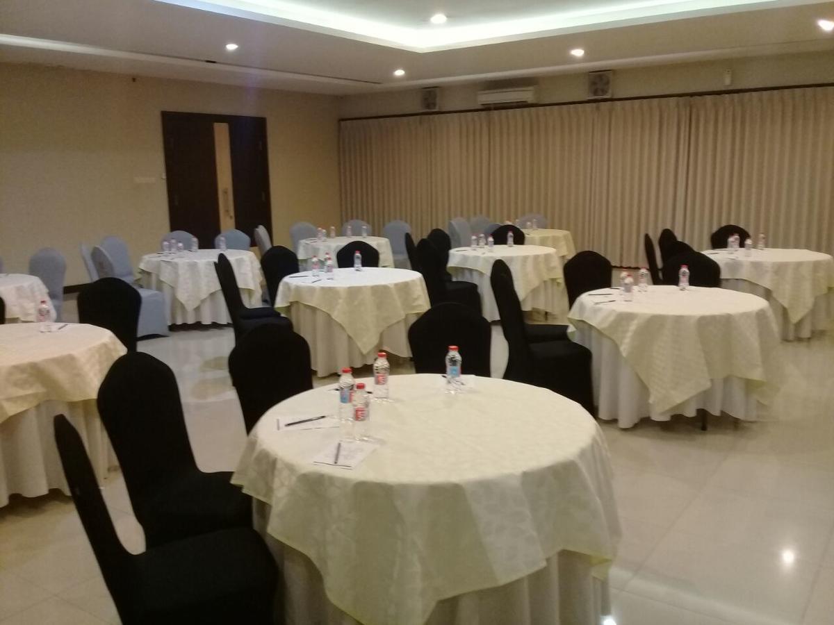 City Hotel تاسيكمالايا المظهر الخارجي الصورة